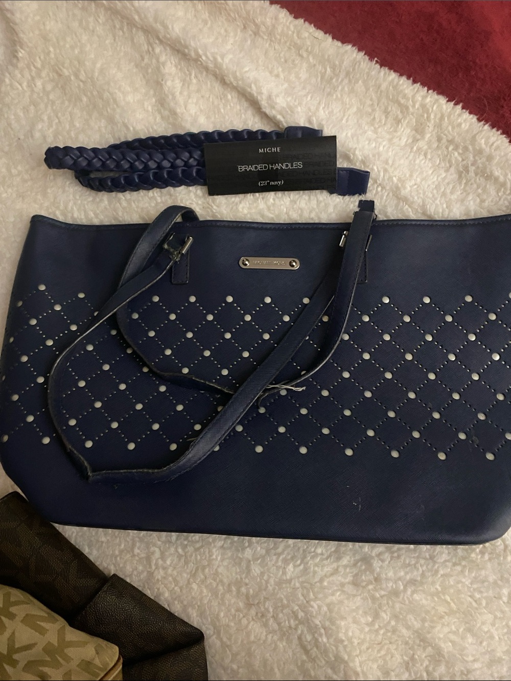 Michael Kors Purses. Lot of 3. Shoulder Bags. - Picture 9 of 12